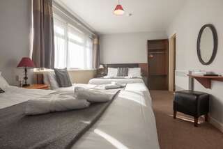 Отели типа «постель и завтрак» Hillgrove Guesthouse Дингл Четырехместный номер-5