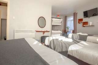 Отели типа «постель и завтрак» Hillgrove Guesthouse Дингл Семейный номер-6